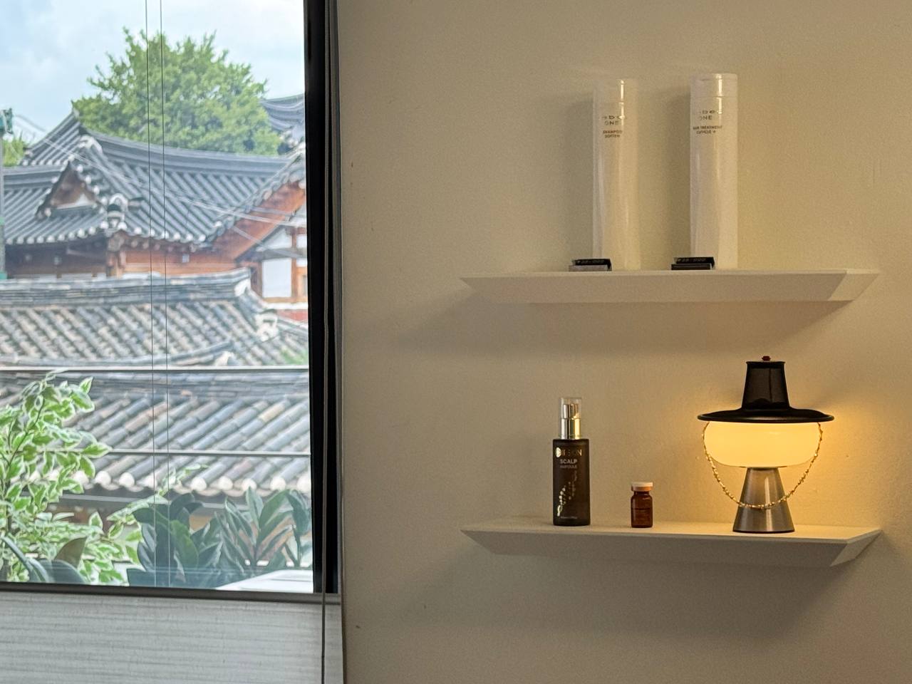 Display shelves beside the hanok view